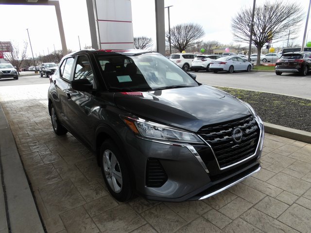 Used 2025 Nissan Kicks Play S image 3