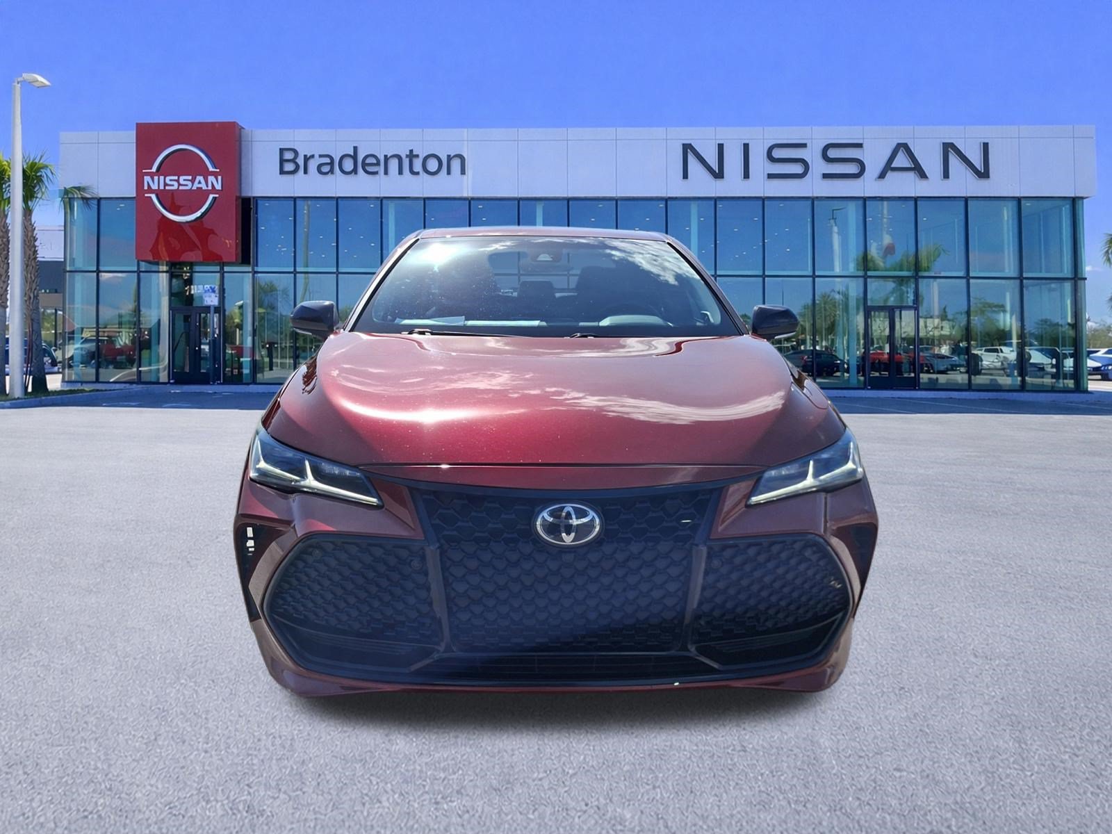 Used 2019 Toyota Avalon Touring FWD image 2