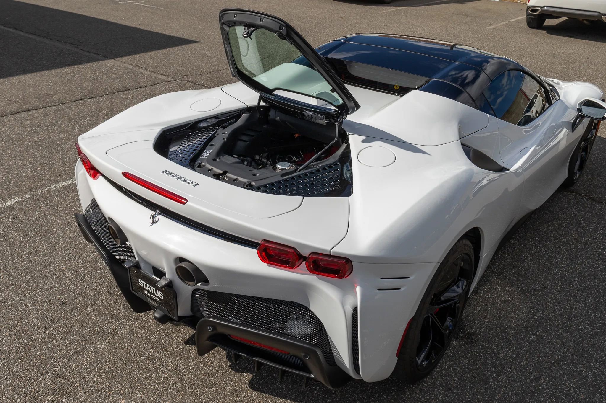 Used 2025 Ferrari SF90 Spider image 53