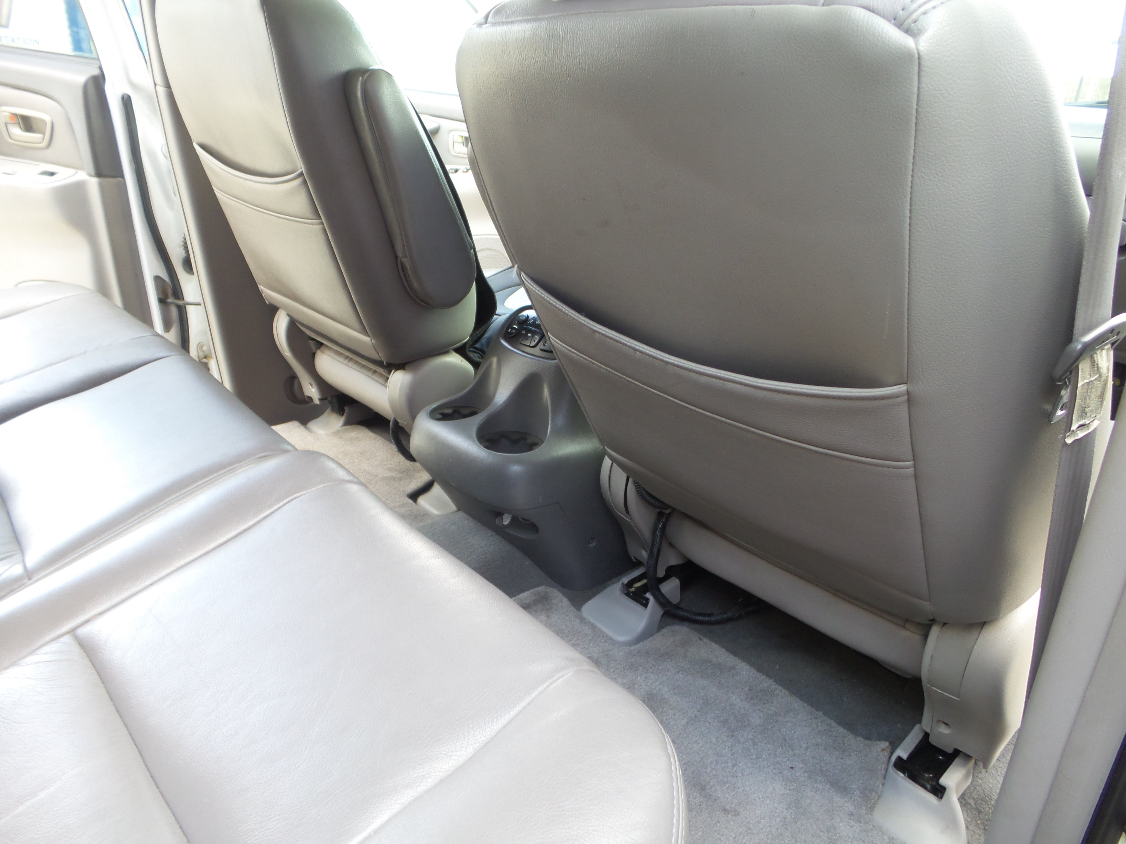 Used 2001 Toyota Sequoia SR5 AWD/4WD image 64