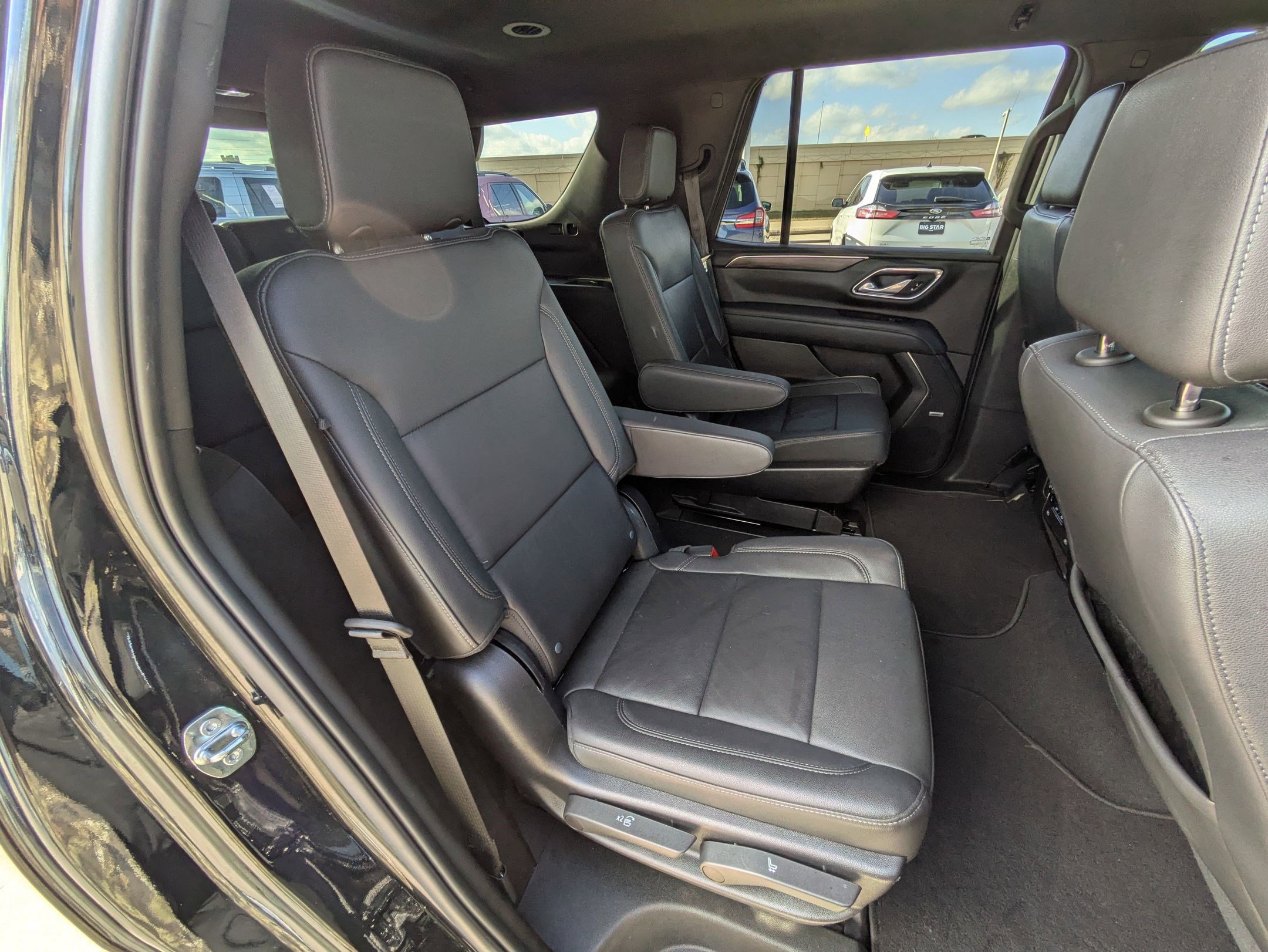 Used 2022 Chevrolet Tahoe Z71 w/ Luxury Package image 32