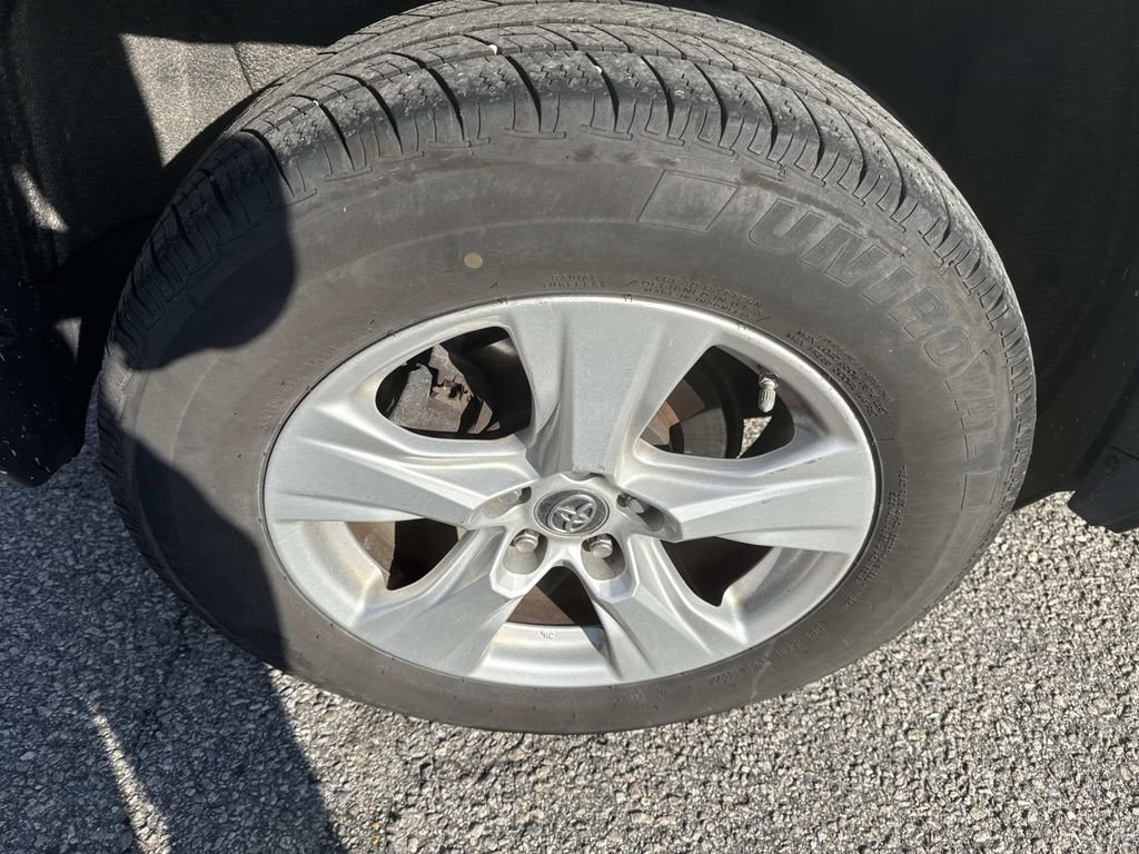 Used 2019 Toyota RAV4 XLE w/ Convenience Package image 9