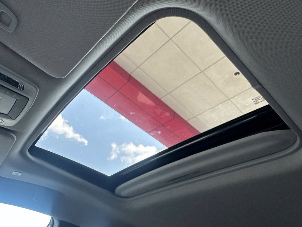 Certified 2025 Toyota Sienna XLE FWD image 40