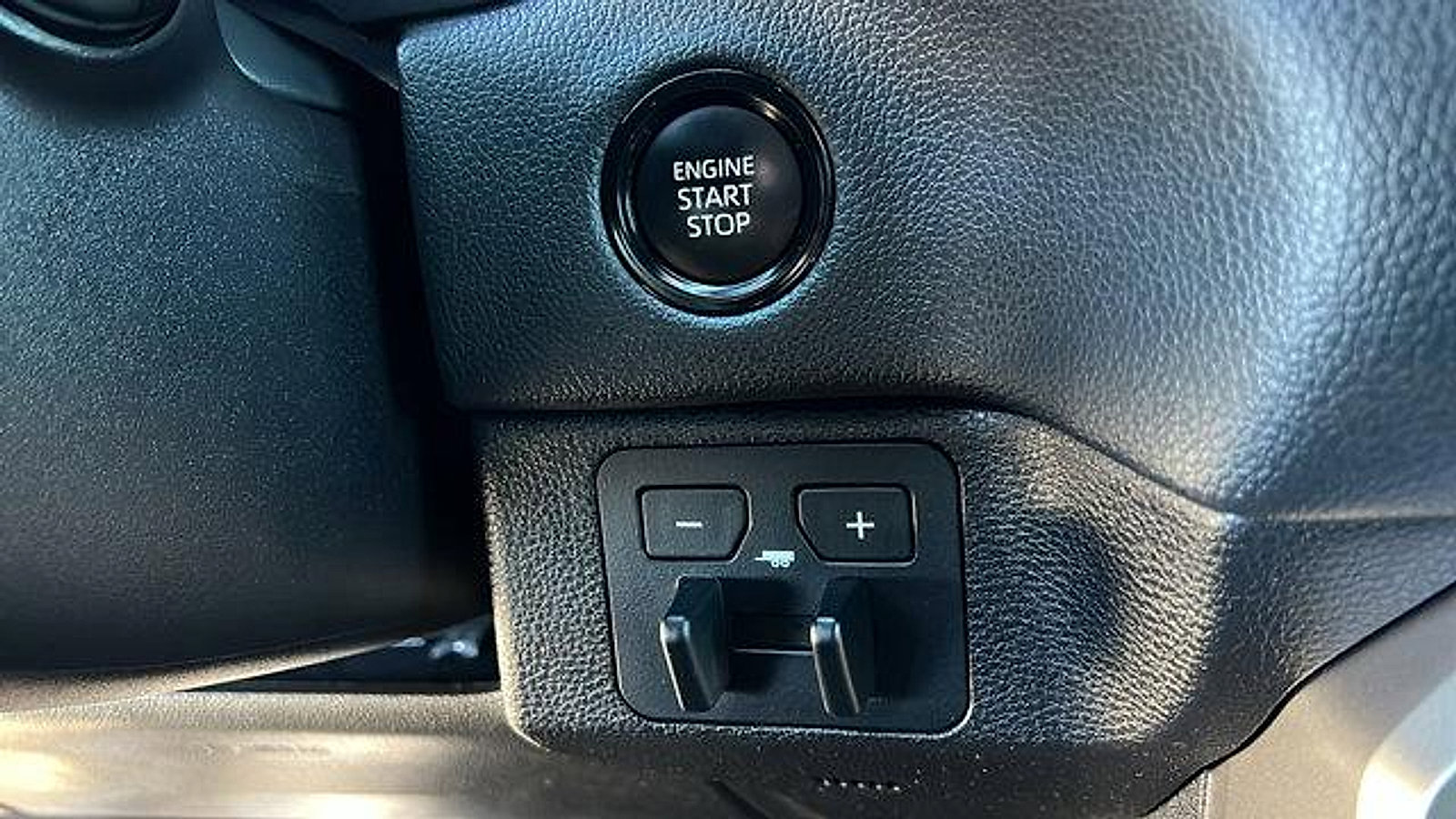 Used 2025 Toyota Tundra Limited image 27