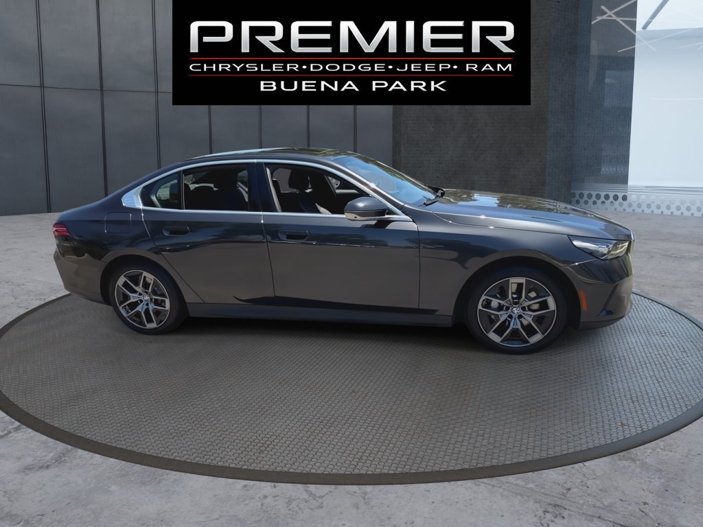 Used 2026 BMW 530i RWD image 9