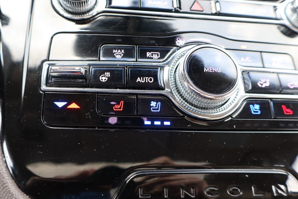 Used 2021 Lincoln Corsair AWD w/ Premium Package image 14