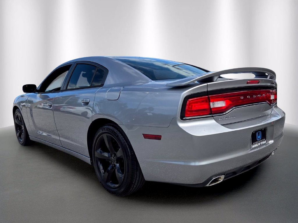 Used 2014 Dodge Charger SXT w/ Blacktop Package RWD image 5