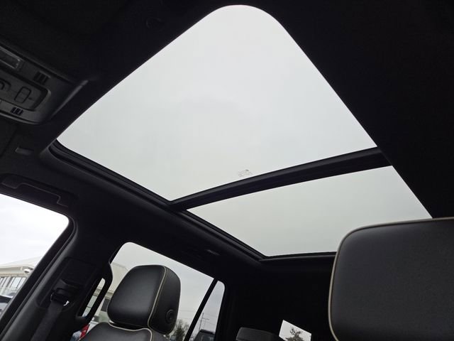 Used 2021 Chevrolet Tahoe Premier w/ Premium Package image 3