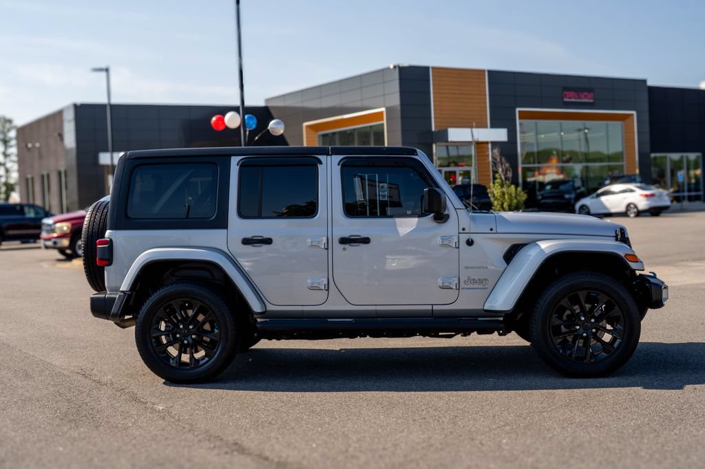 Used 2023 Jeep Wrangler Unlimited Sahara AWD/4WD image 8