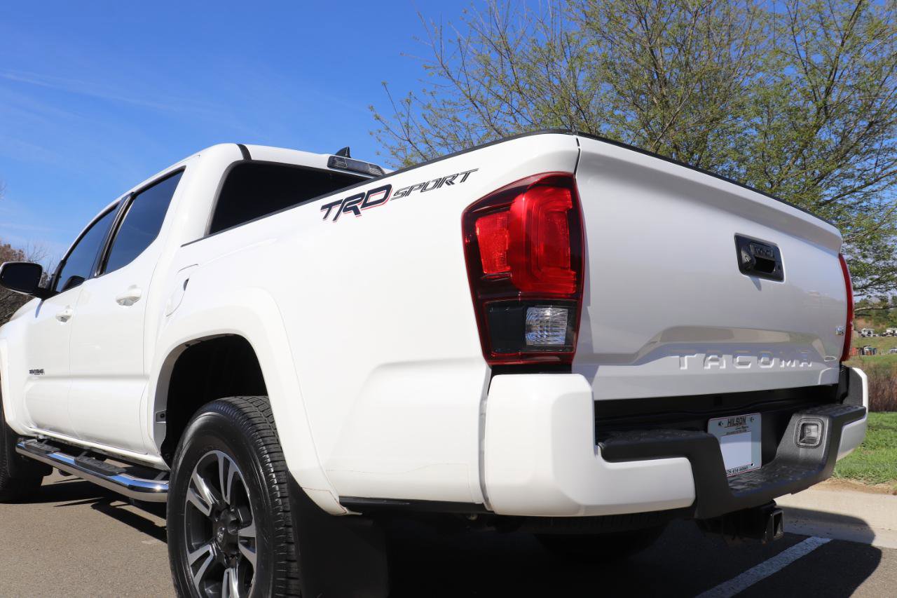 Used 2018 Toyota Tacoma TRD Sport image 11