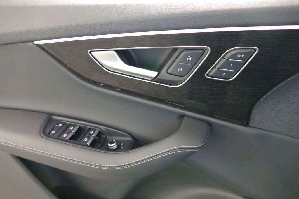 Used 2025 Audi Q7 3.0T Premium Plus image 11