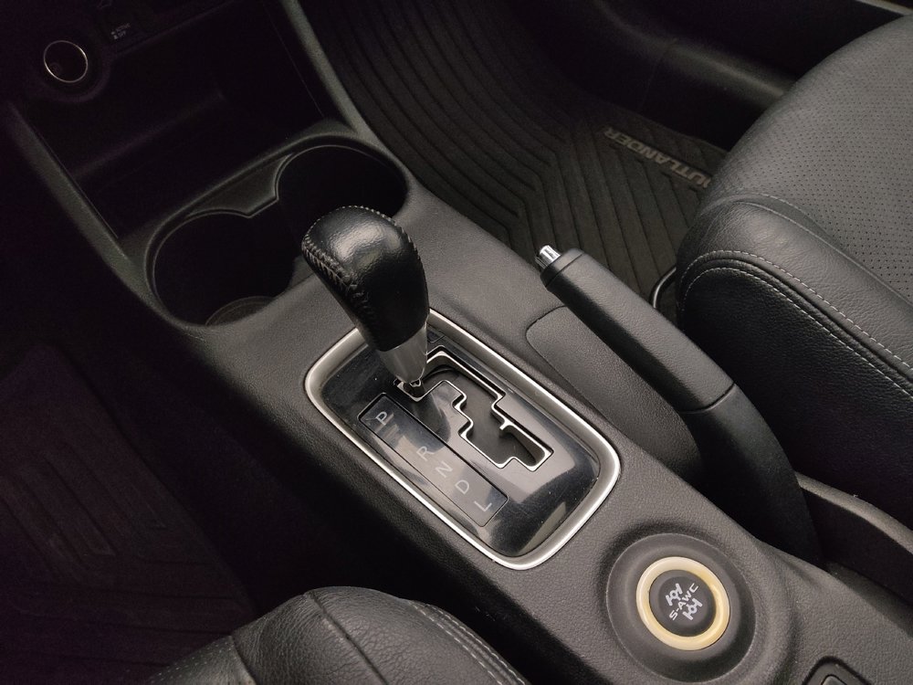 Used 2014 Mitsubishi Outlander GT image 26
