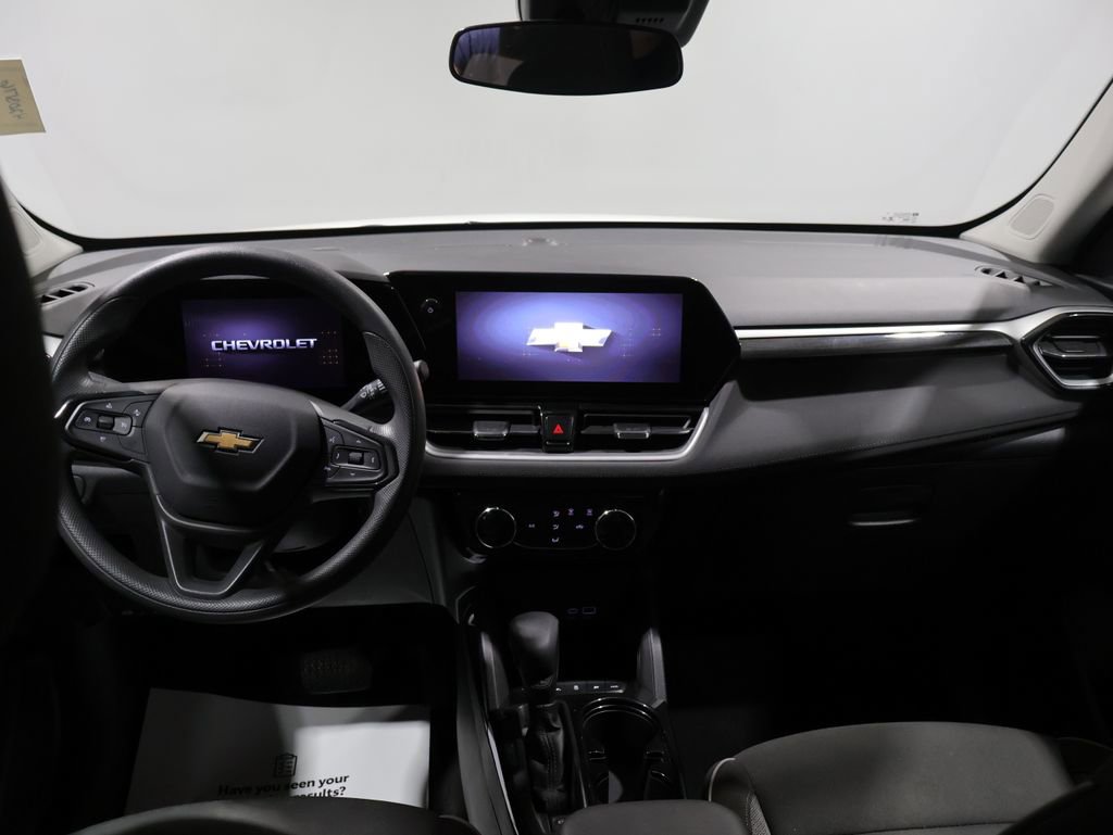Used 2025 Chevrolet TrailBlazer LT AWD/4WD image 17