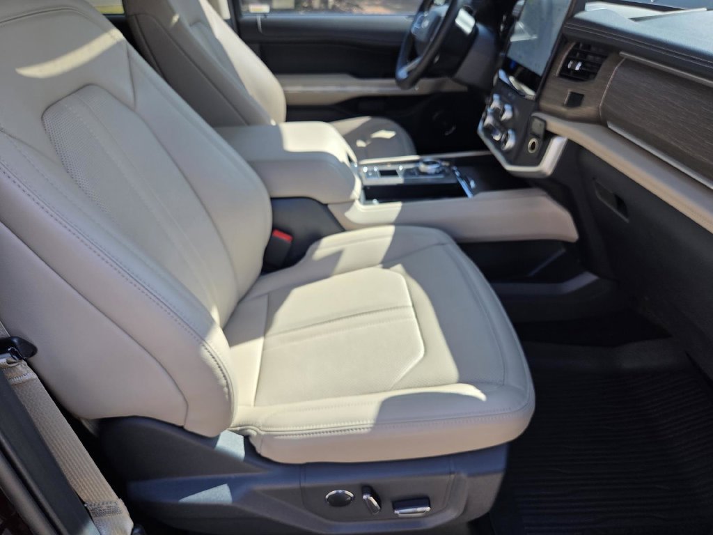 Used 2024 Ford Expedition Limited RWD image 35