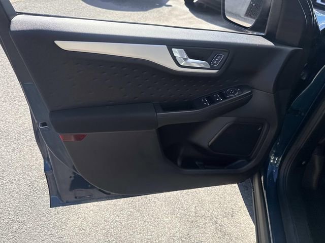 Used 2020 Ford Escape SE image 17