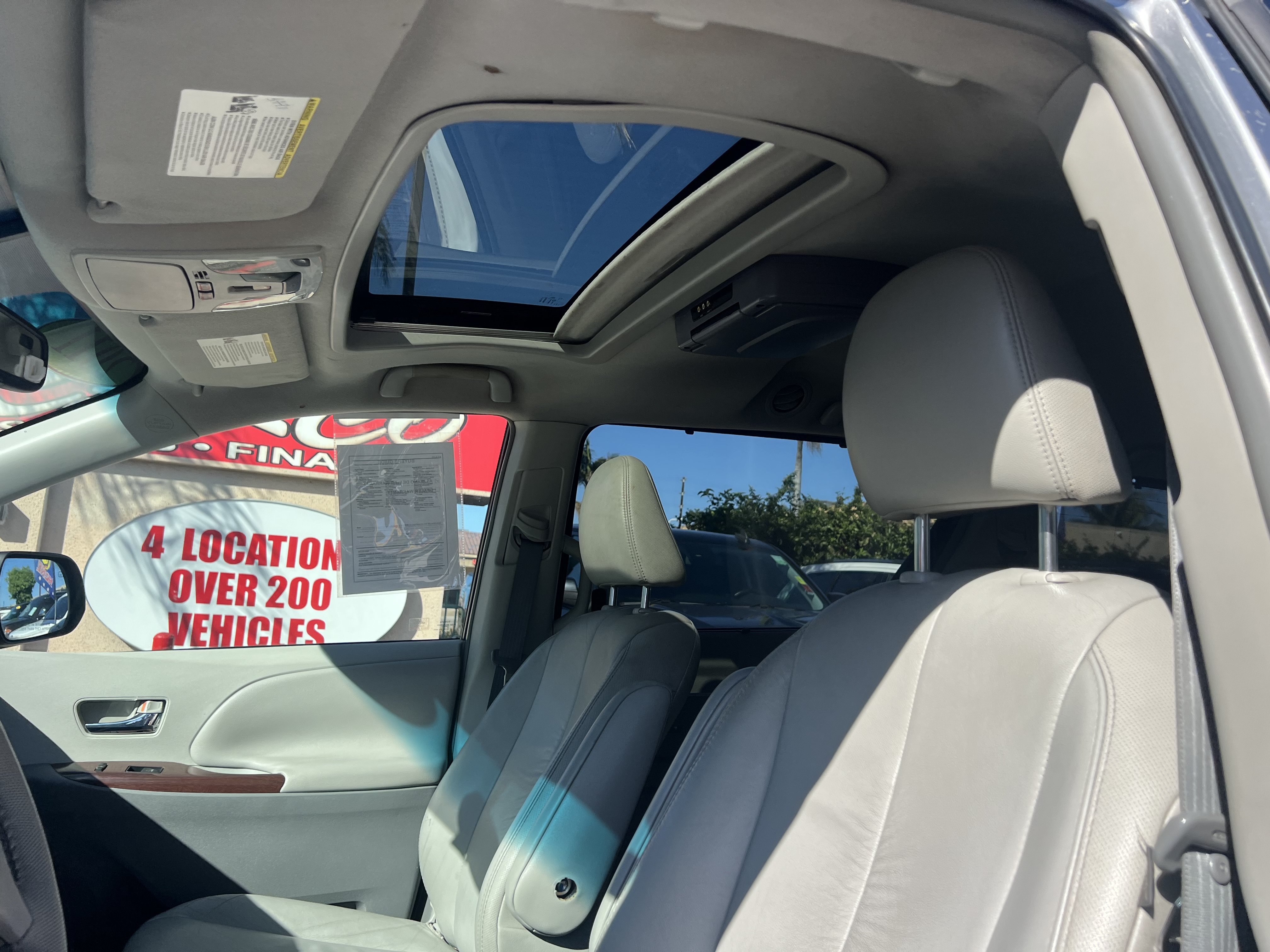 Used 2011 Toyota Sienna XLE FWD image 28