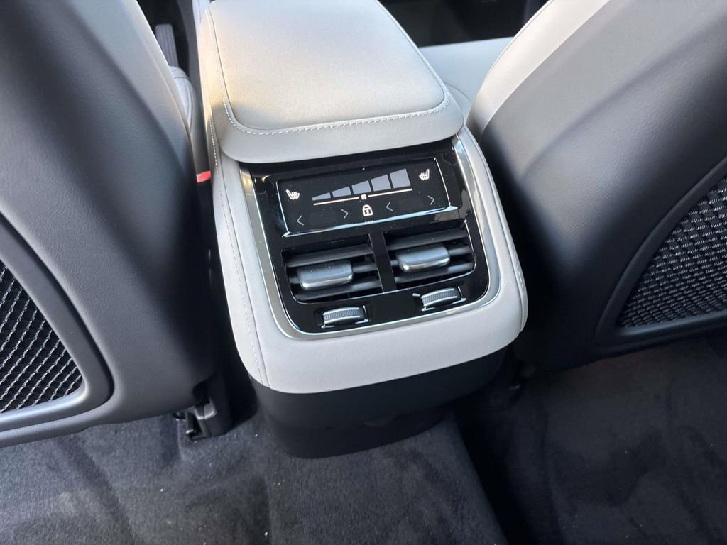 New 2026 Volvo XC90 B6 Plus w/ Protection Package Premier image 32