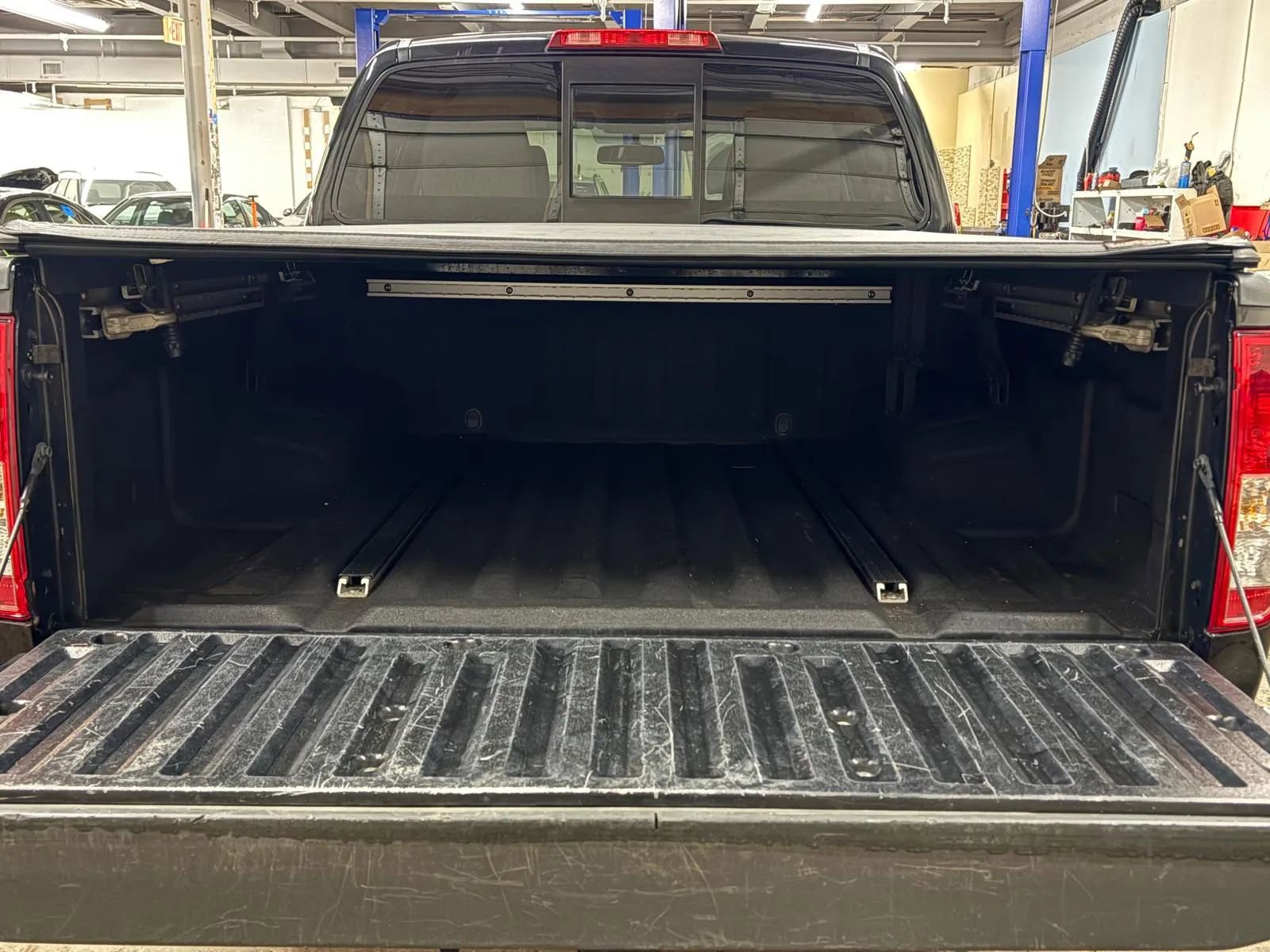 Used 2016 Nissan Frontier SV image 9