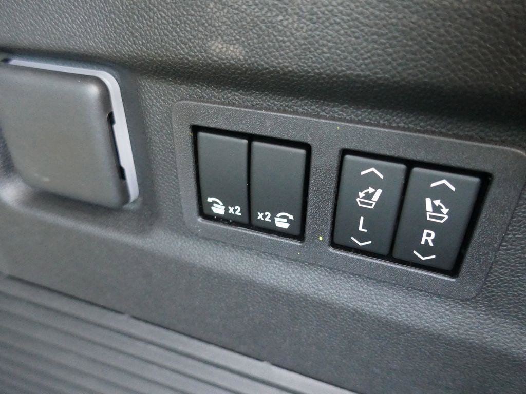 New 2026 Chevrolet Suburban Z71 image 16