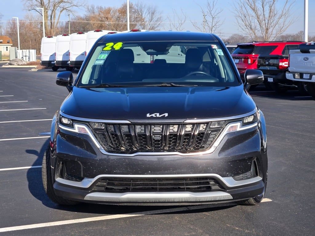 Used 2024 Kia Carnival LX image 2