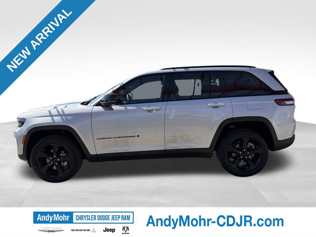 Used 2025 Jeep Grand Cherokee Limited w/ Luxury Tech Group II AWD/4WD image 4