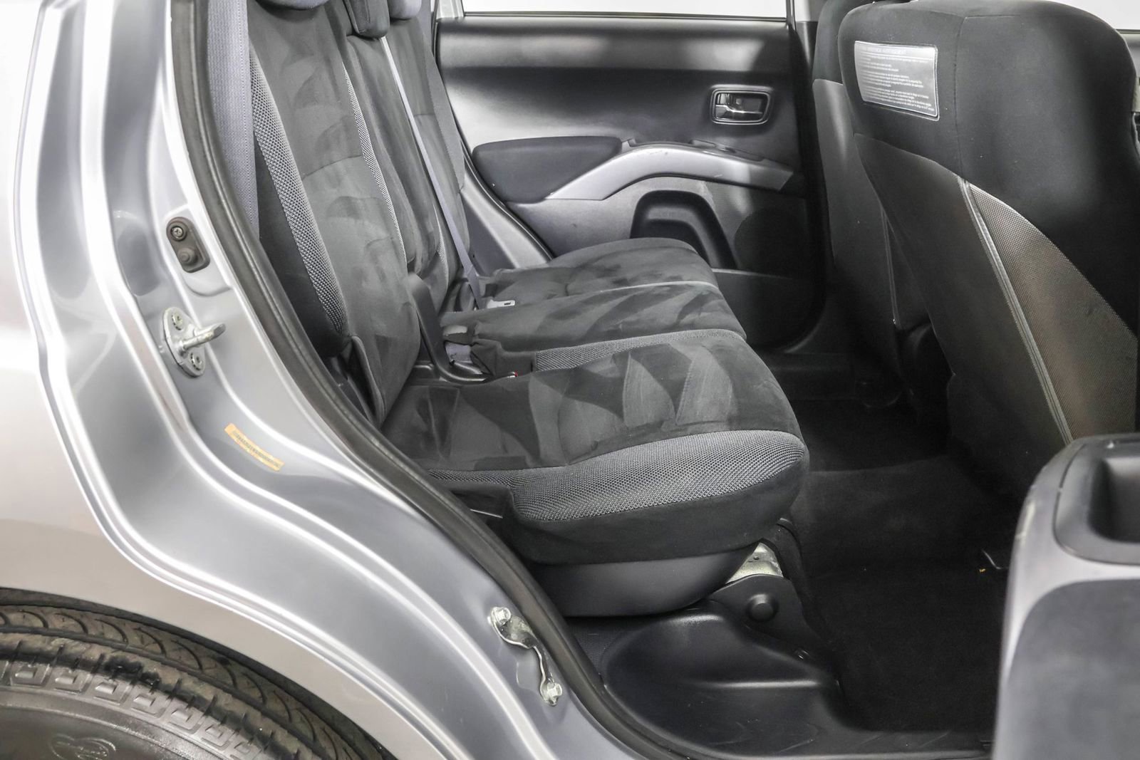 Used 2009 Mitsubishi Outlander ES image 35