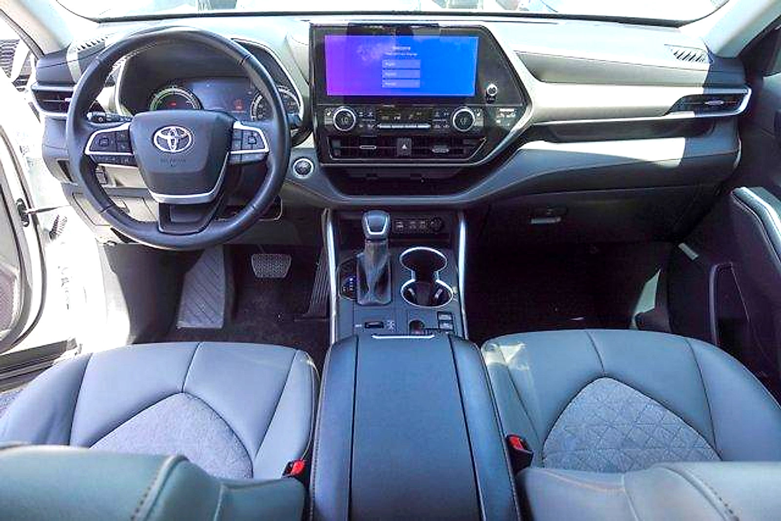 Used 2023 Toyota Highlander Bronze Edition AWD/4WD image 23