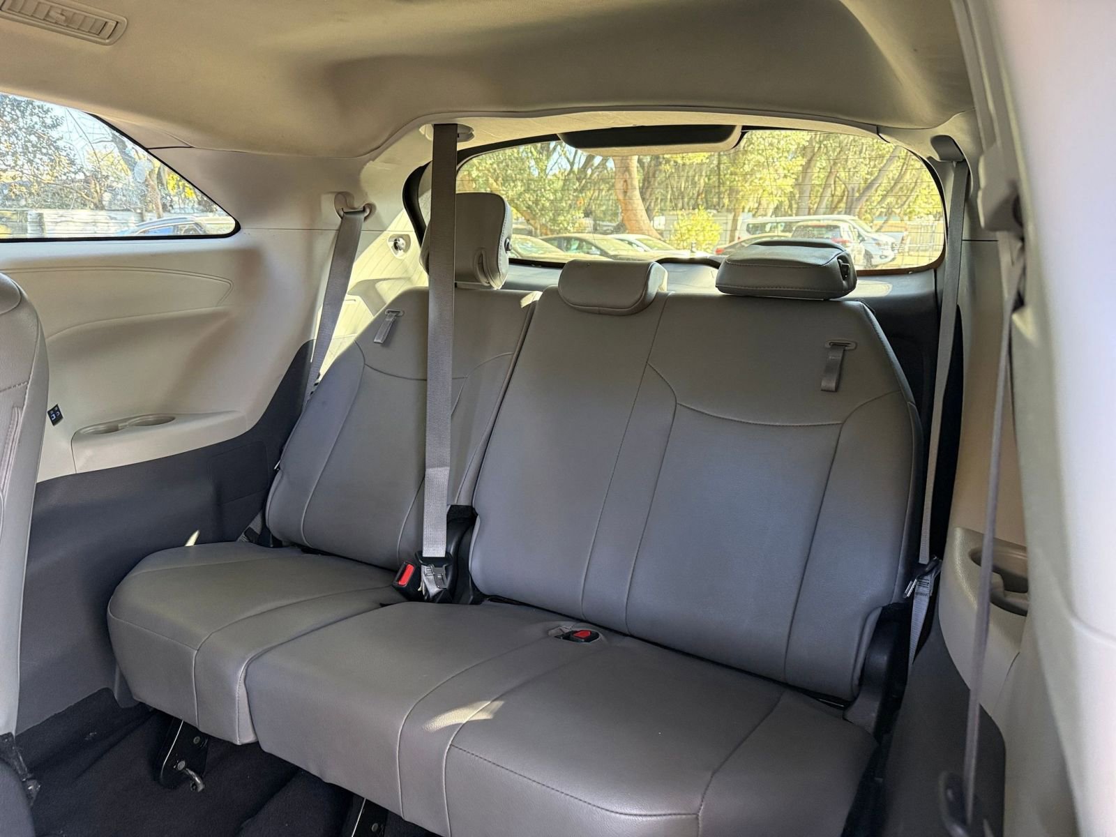 Used 2023 Toyota Sienna XLE image 30