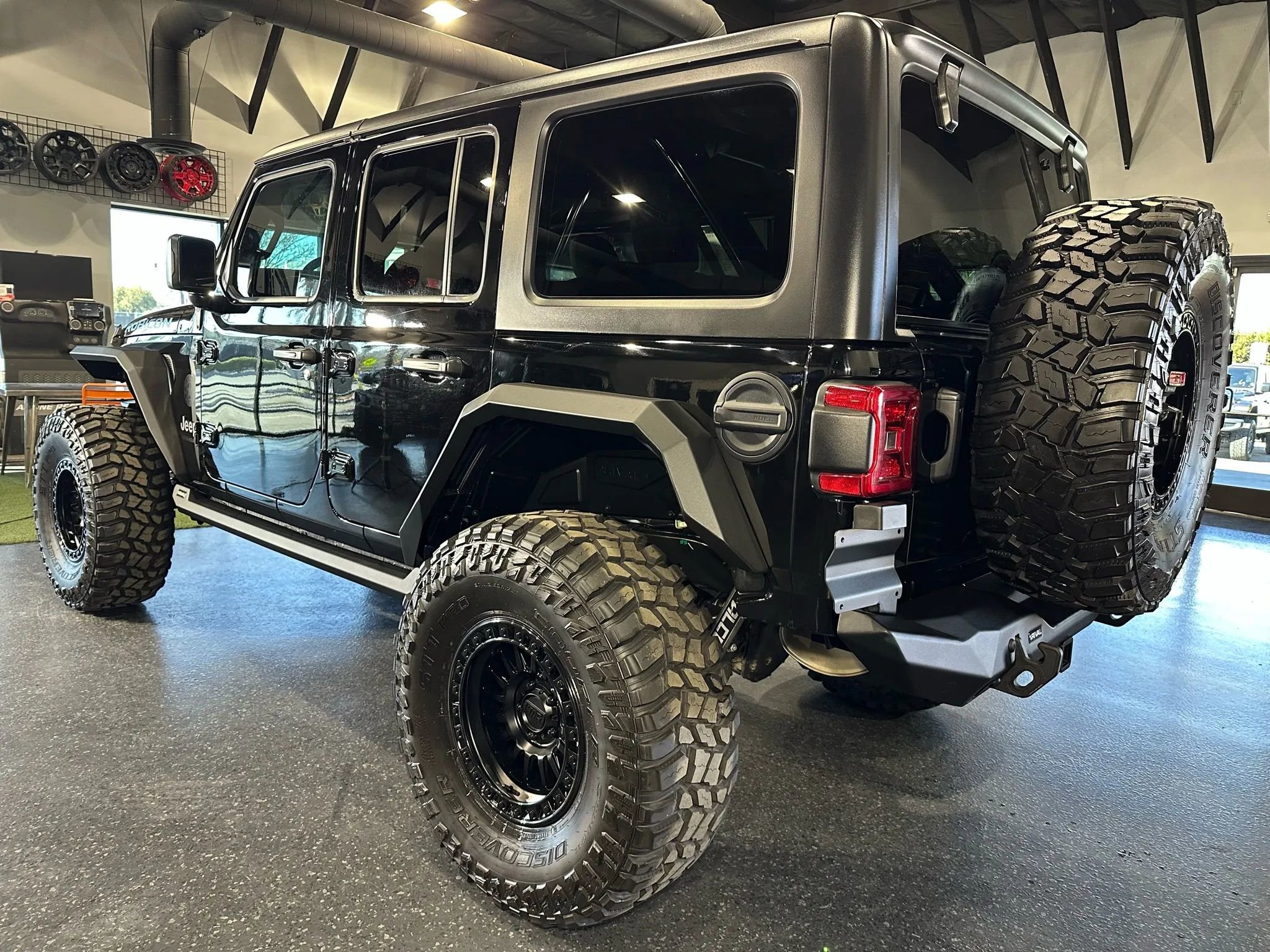 Used 2024 Jeep Wrangler Unlimited Rubicon image 10