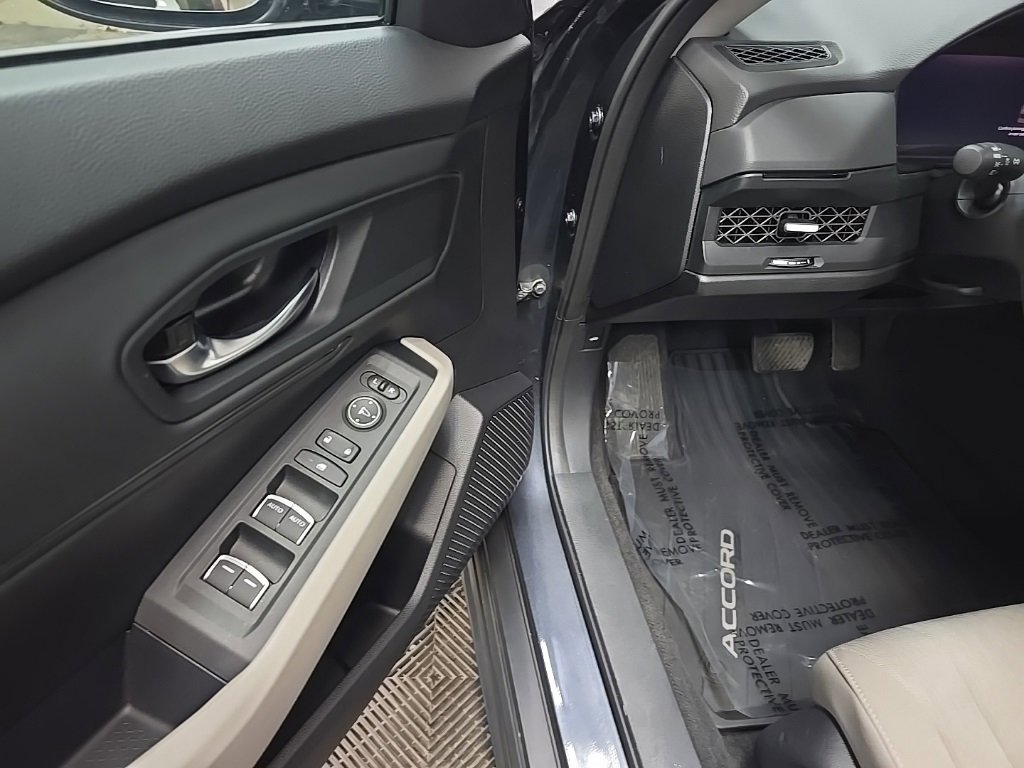 Used 2023 Honda Accord EX image 28