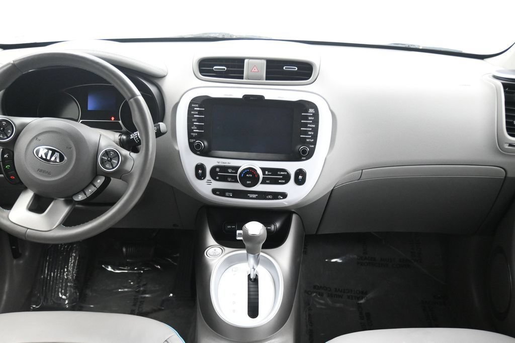 Used 2016 Kia Soul EV + FWD image 10