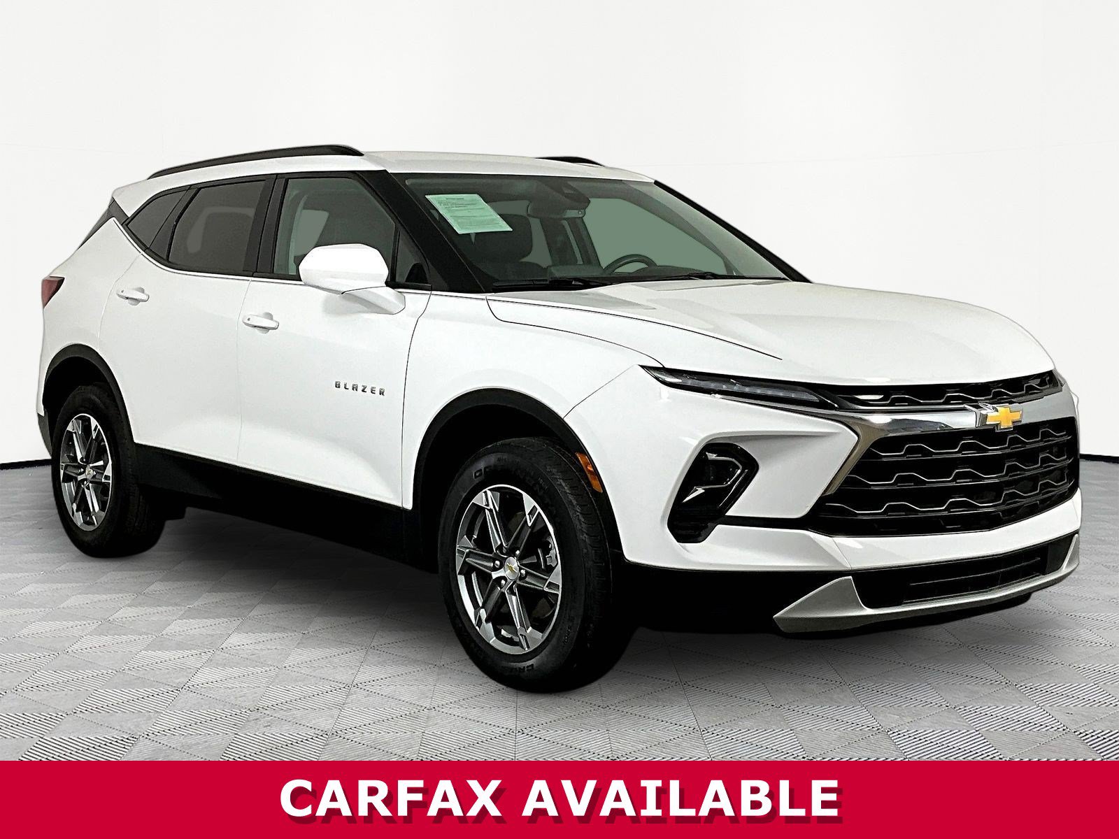 Used 2024 Chevrolet Blazer LT w/ Convenience Package FWD image 3