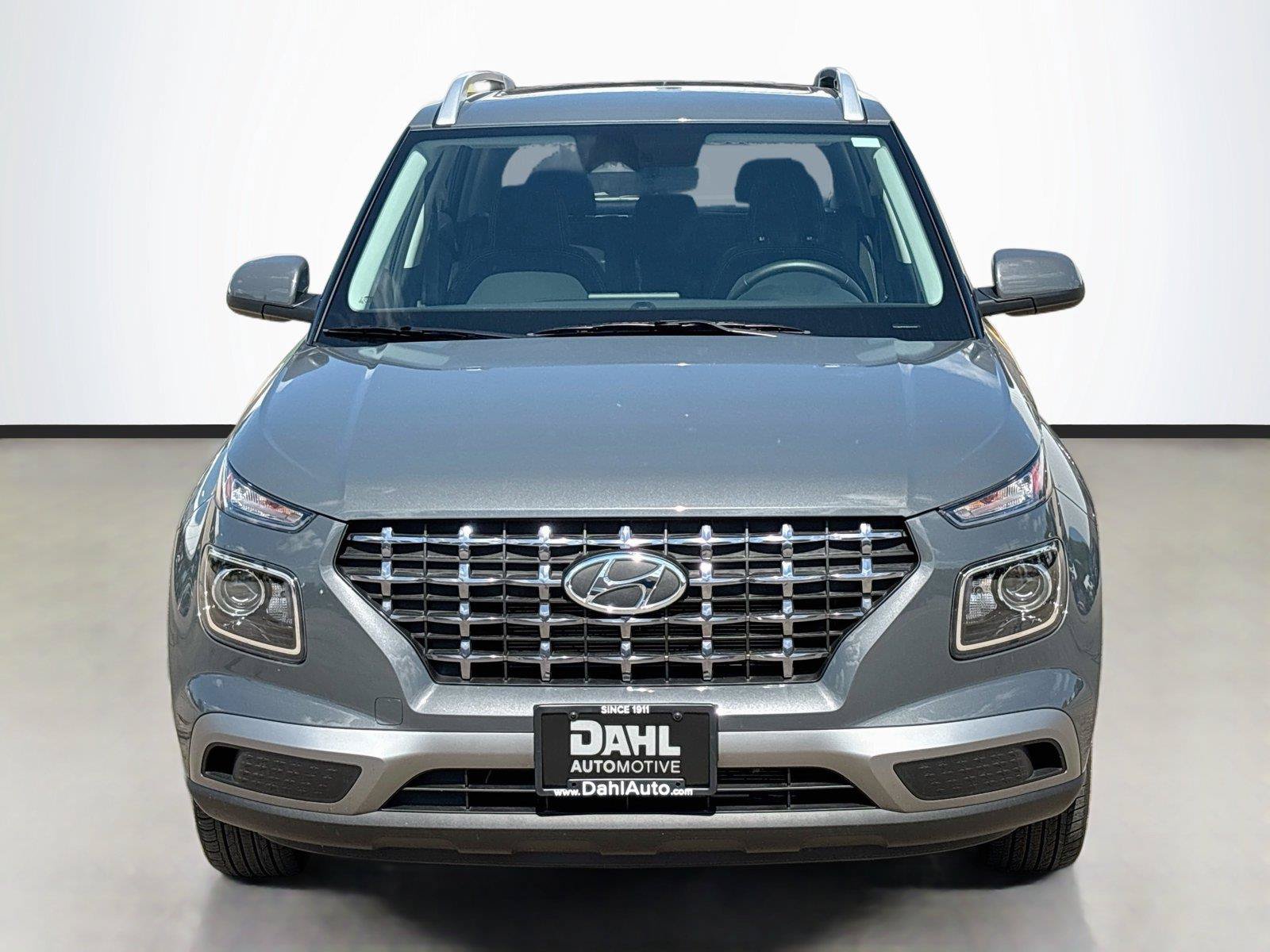 Certified 2025 Hyundai Venue SEL FWD image 3