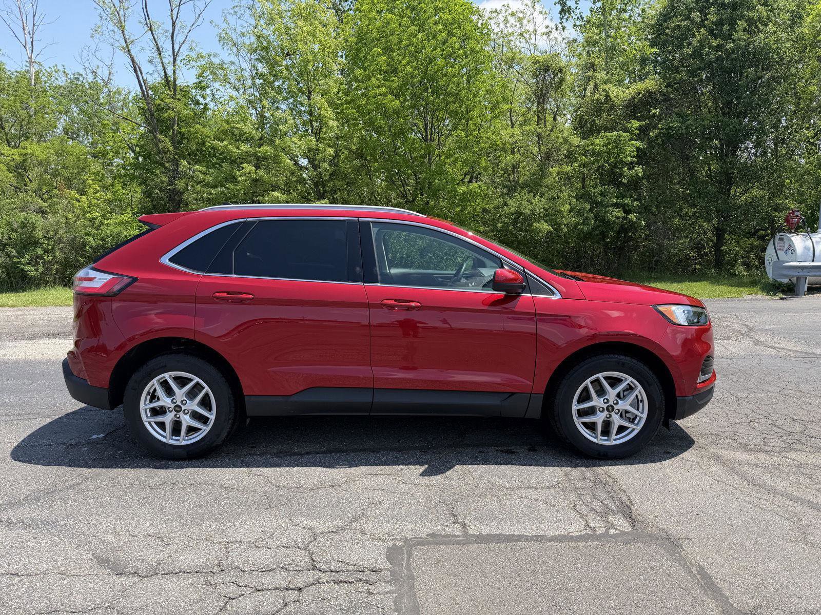 Used 2023 Ford Edge SEL w/ Convenience Package AWD/4WD image 3