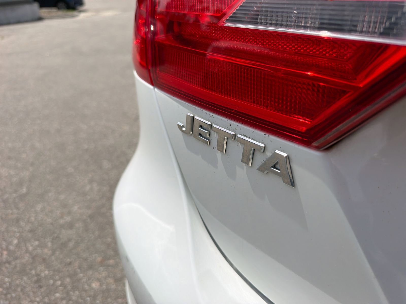 Used 2011 Volkswagen Jetta SE FWD image 14
