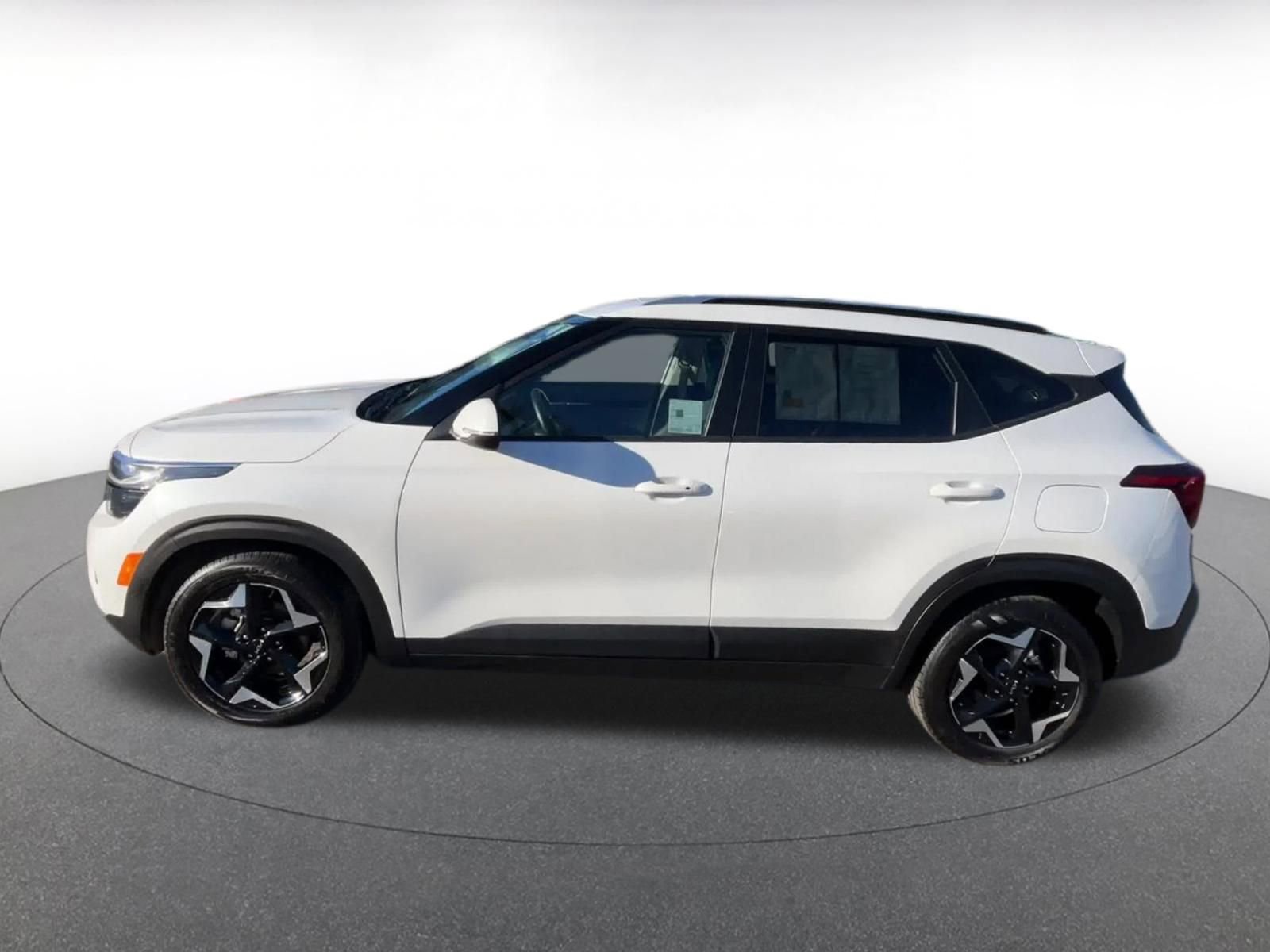 Used 2025 Kia Seltos S FWD image 9