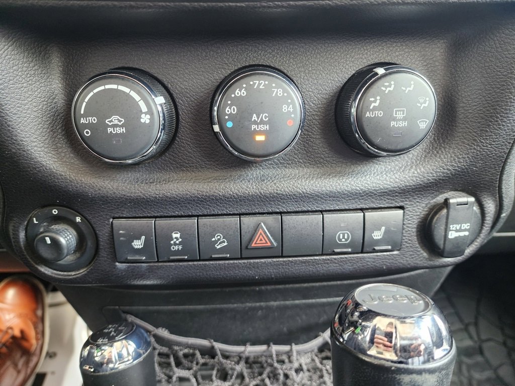 Used 2017 Jeep Wrangler Unlimited Rubicon image 33