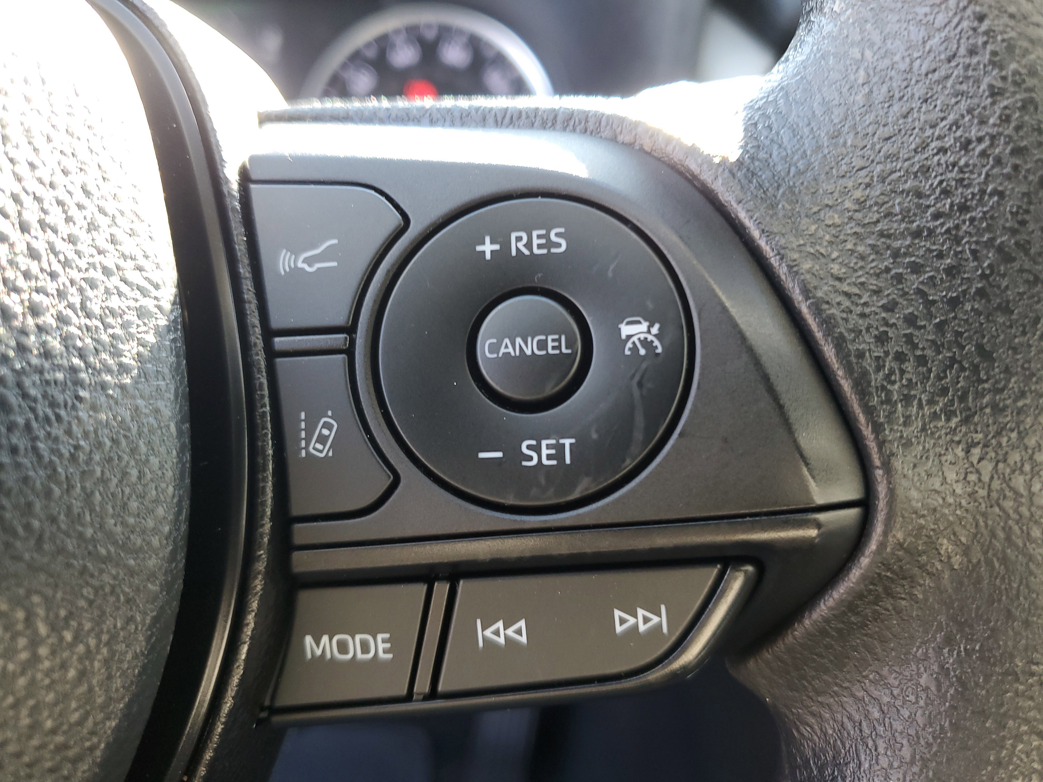 Used 2022 Toyota RAV4 XLE image 26