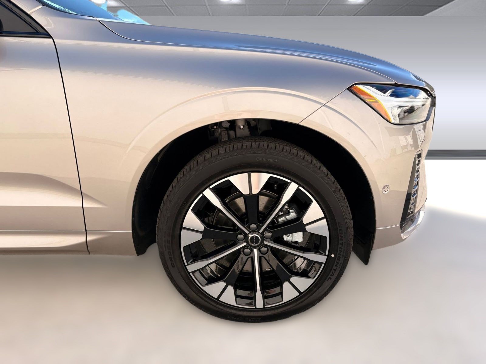 Used 2026 Volvo XC60 B5 Plus w/ Protection Package Premier AWD/4WD image 12