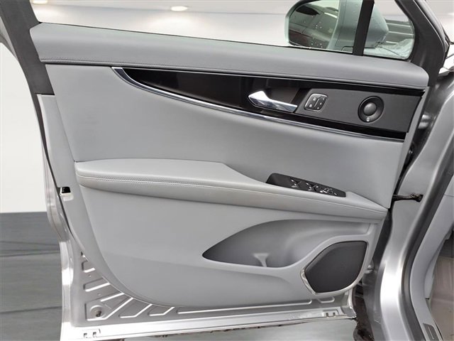 Used 2021 Lincoln Nautilus Reserve image 17