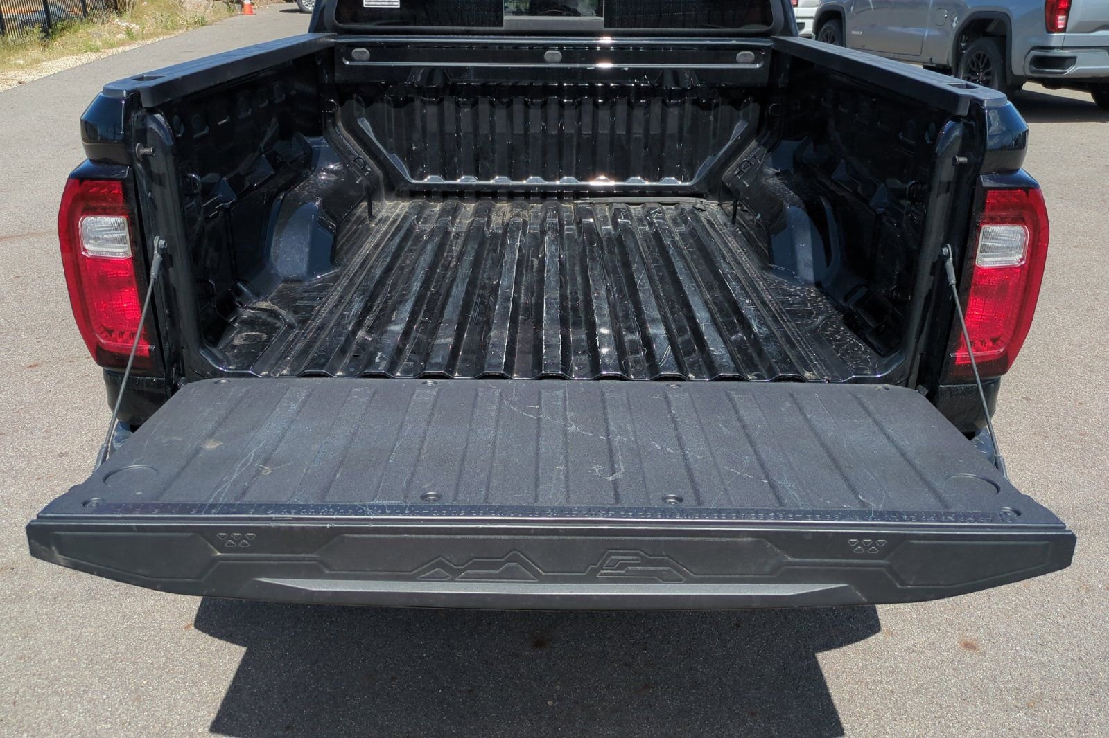 Used 2025 GMC Canyon Elevation AWD/4WD image 16