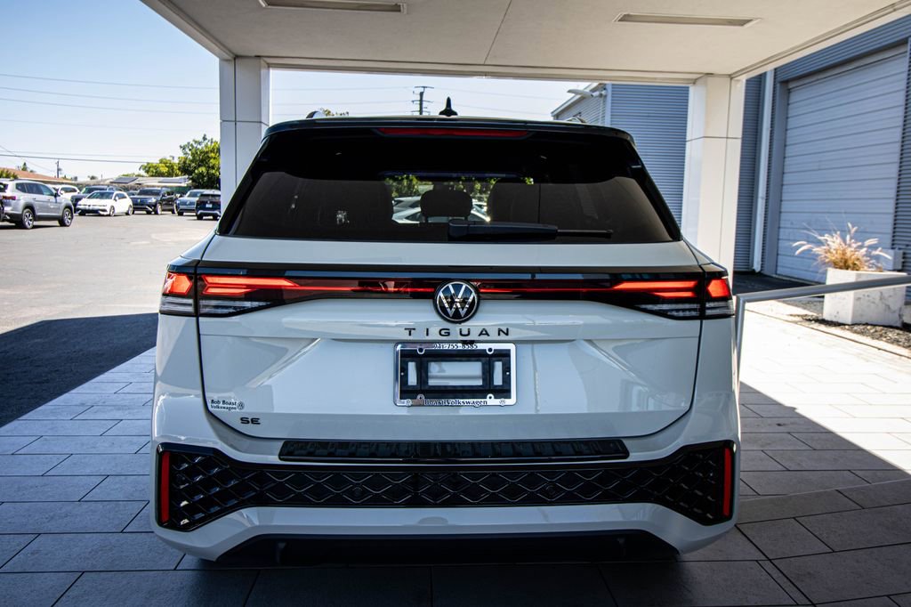 New 2026 Volkswagen Tiguan SE R-Line FWD image 19