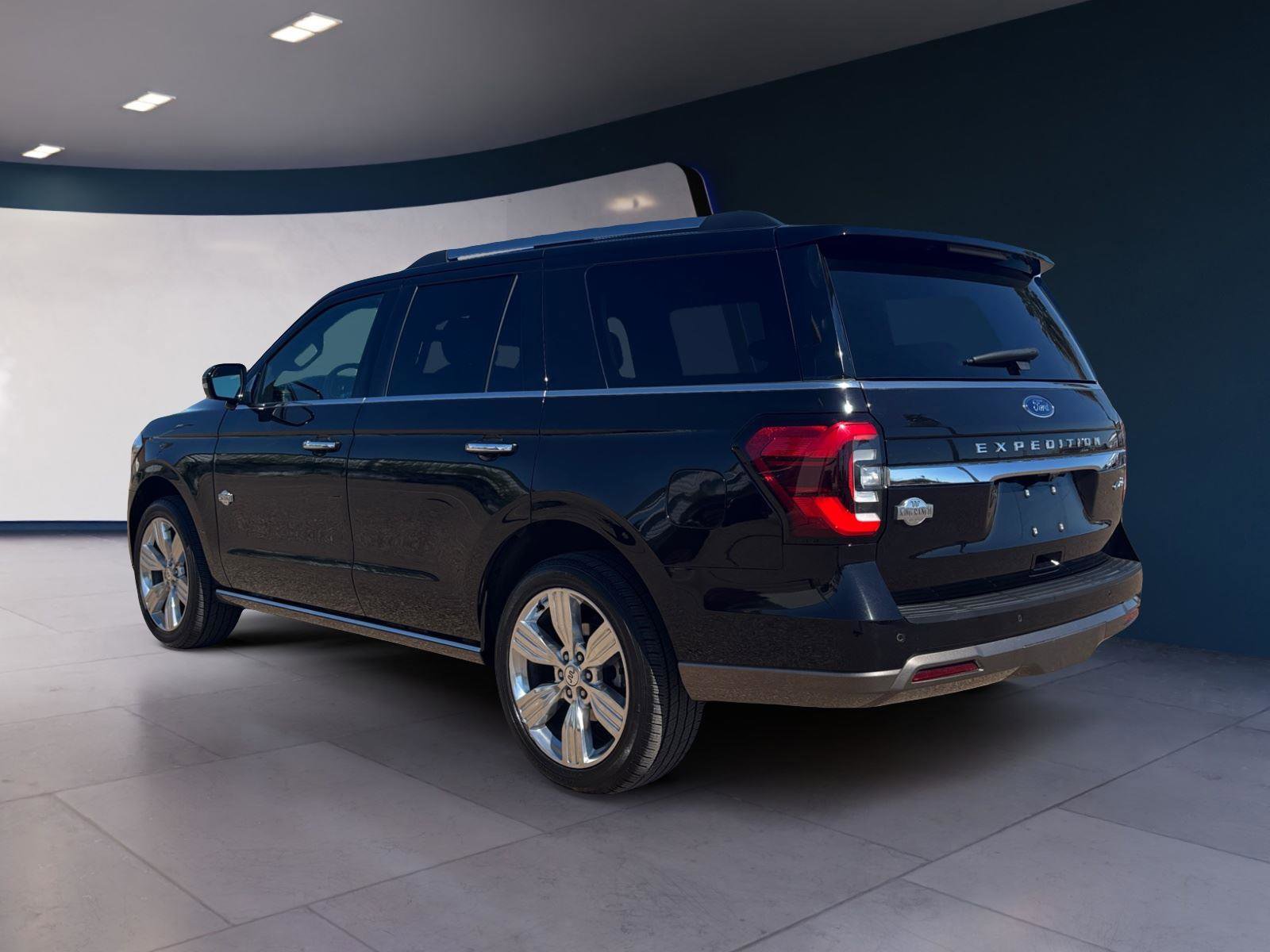 Used 2024 Ford Expedition King Ranch RWD image 3
