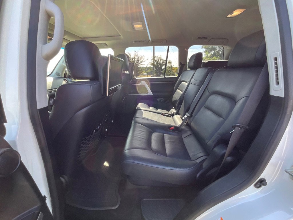 Used 2016 Toyota Land Cruiser image 25