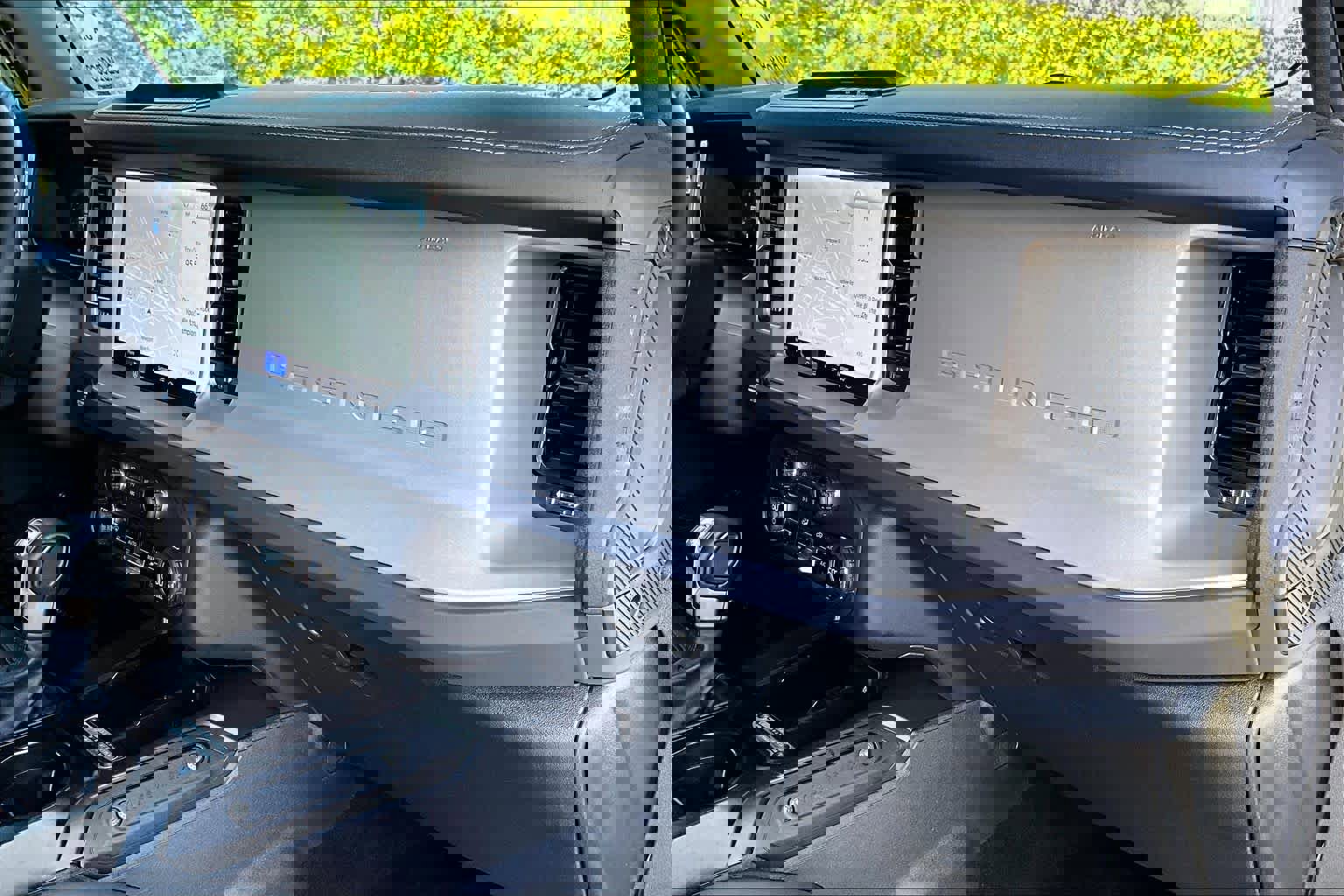 Used 2025 Ford Bronco Outer Banks image 17