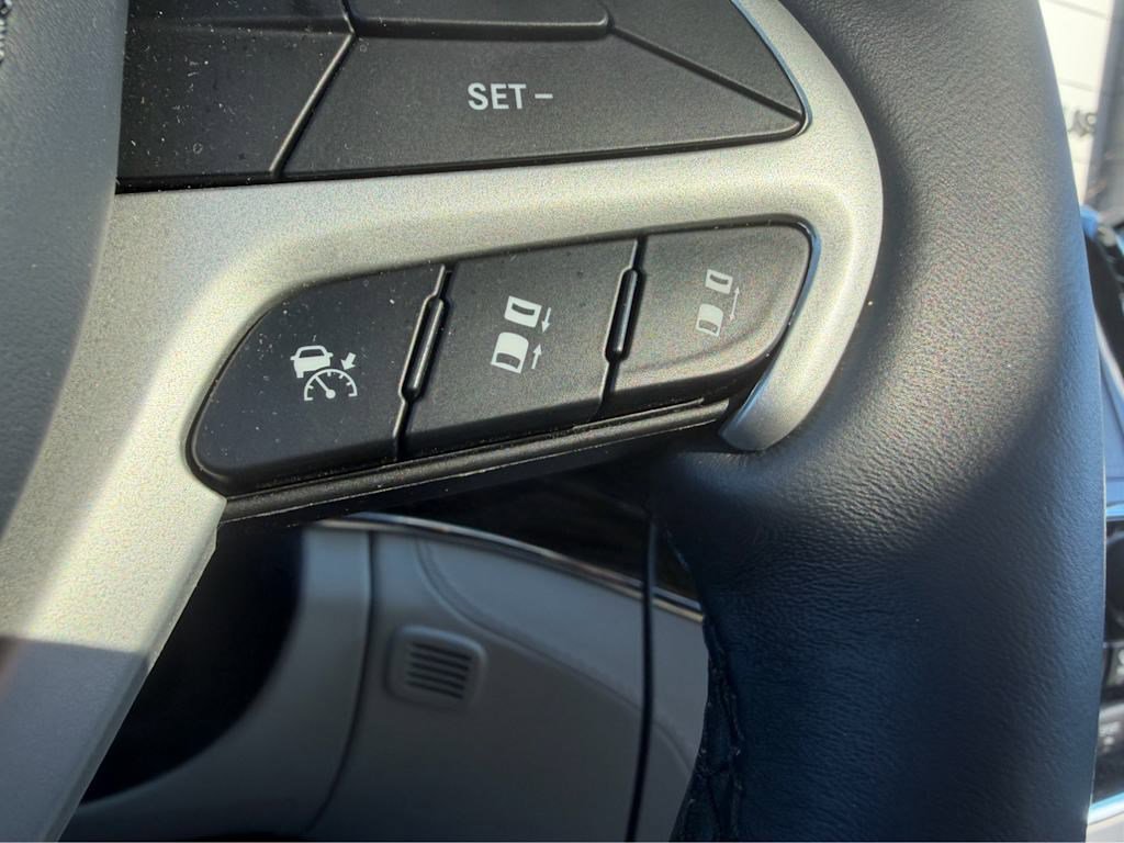 Used 2019 Jeep Grand Cherokee Summit image 9