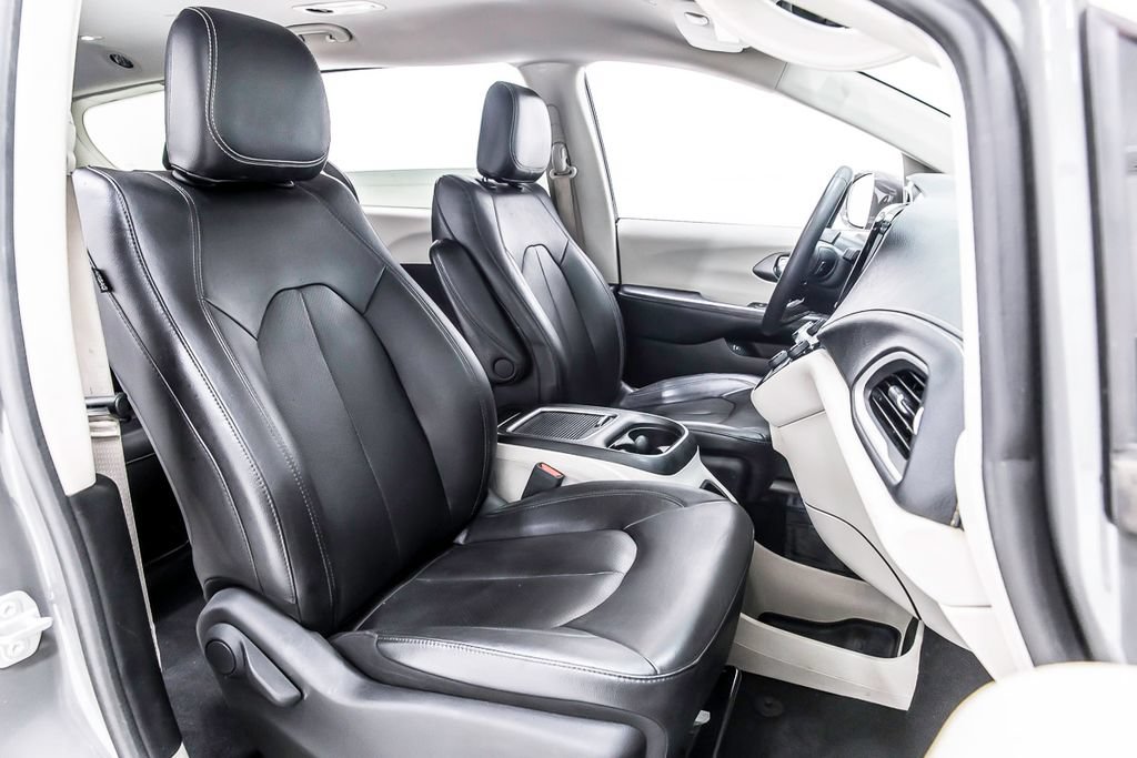 Used 2022 Chrysler Pacifica Touring-L FWD image 30