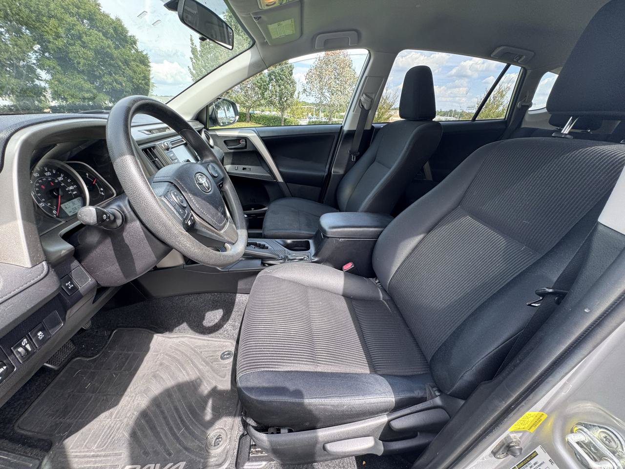 Used 2015 Toyota RAV4 LE AWD/4WD image 19