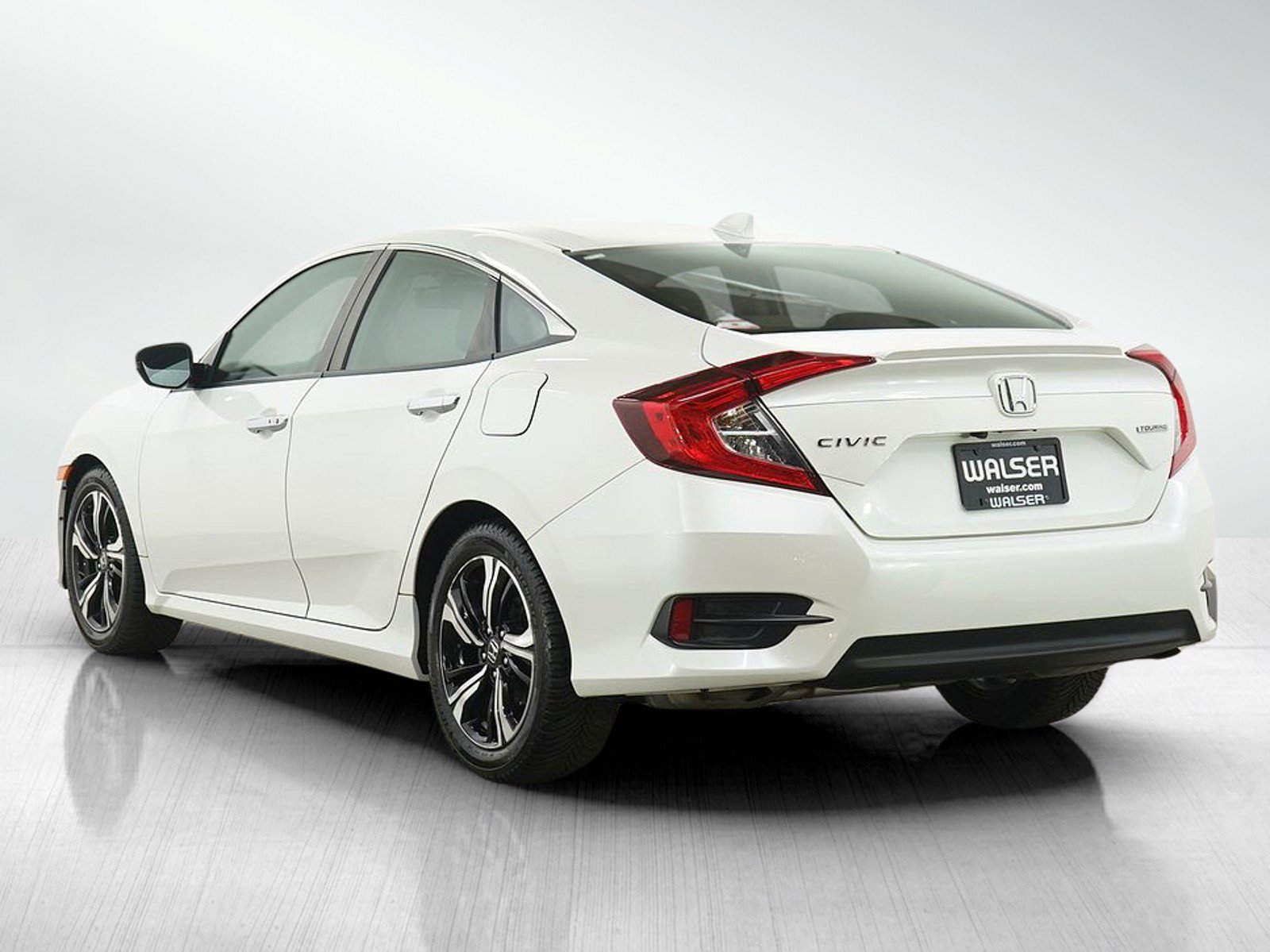 Used 2016 Honda Civic Touring image 3