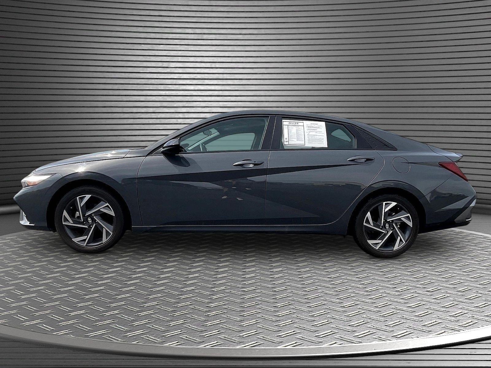 Used 2025 Hyundai Elantra Sport FWD image 4